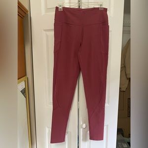 Victoria Sport size M leggings with pockets